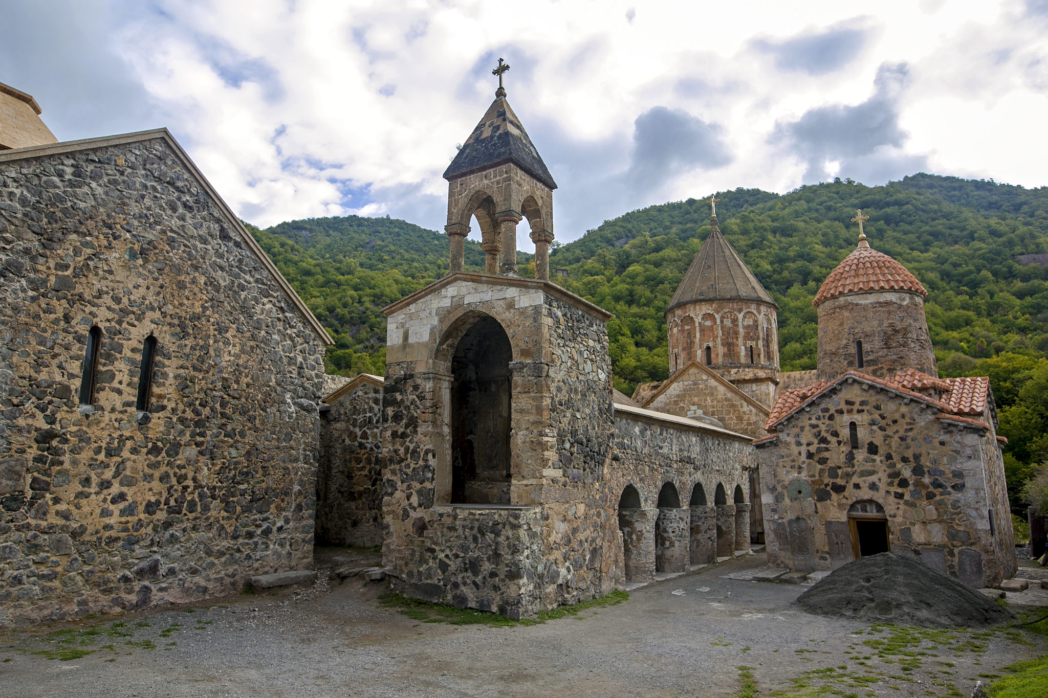 Dadivank (Դադիվանք, Xudavəng, Дадиванк)